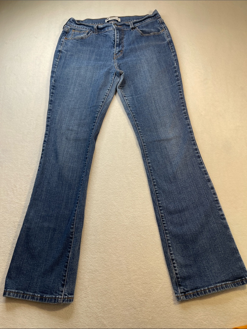 Levi's Women's BOOTCUT Jeans - Medium Blue Wash SIZE 12 L/C